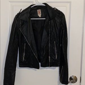 CHIC LEATHER JACKET🖤